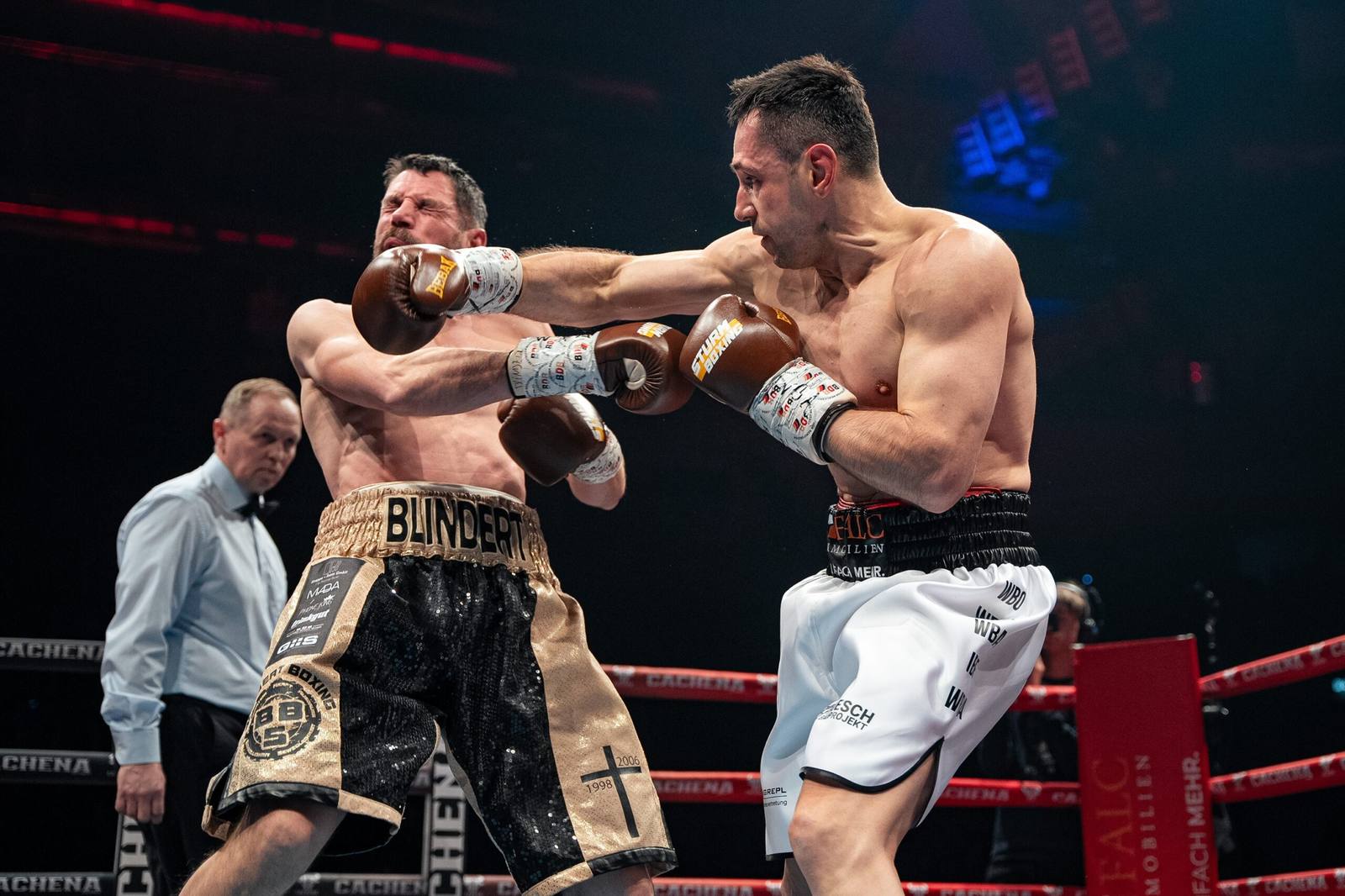 Neuer WBA Gold Champion: Felix Sturm stoppt Benjamin Blindert in Runde 3